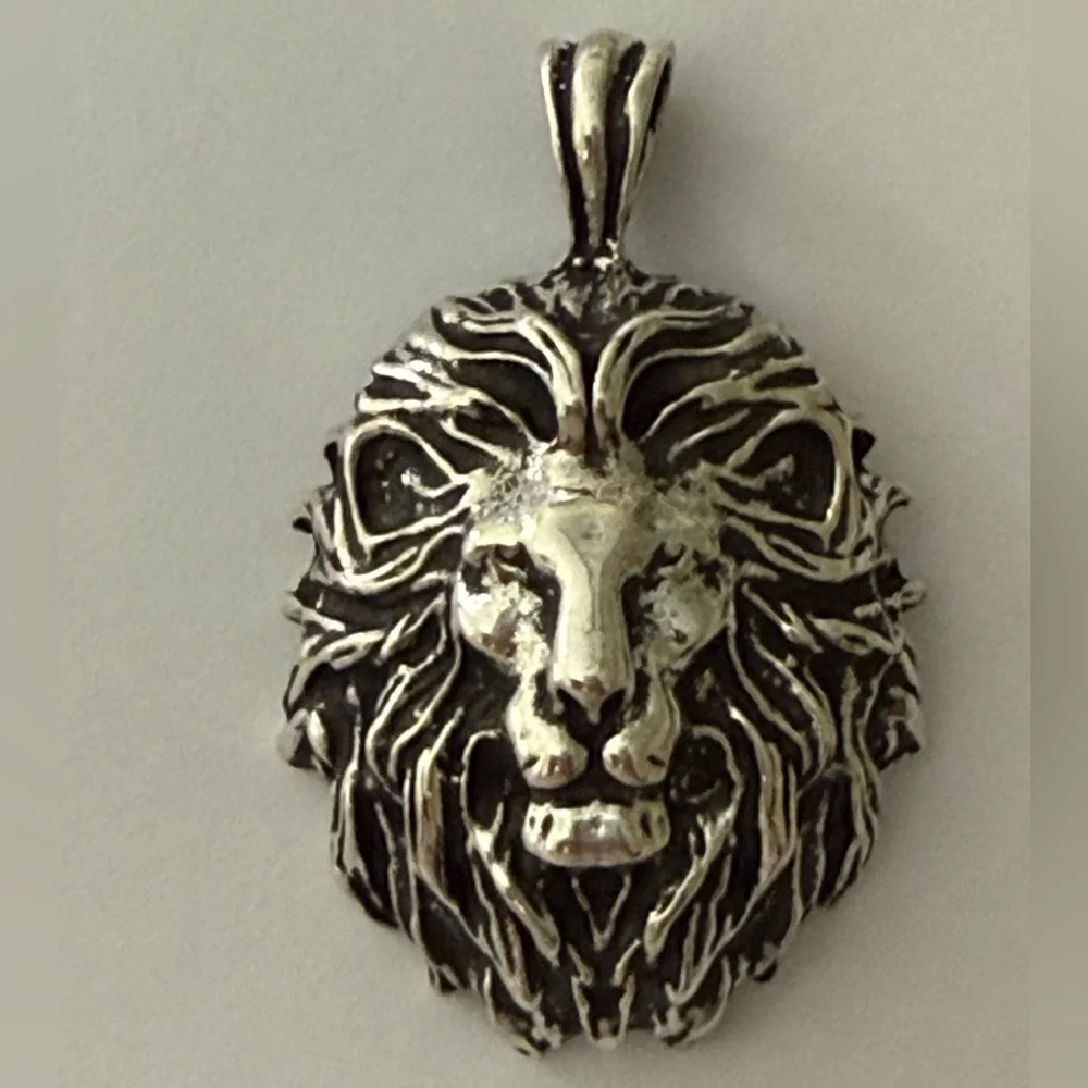 925 Silver lion pendant unisex